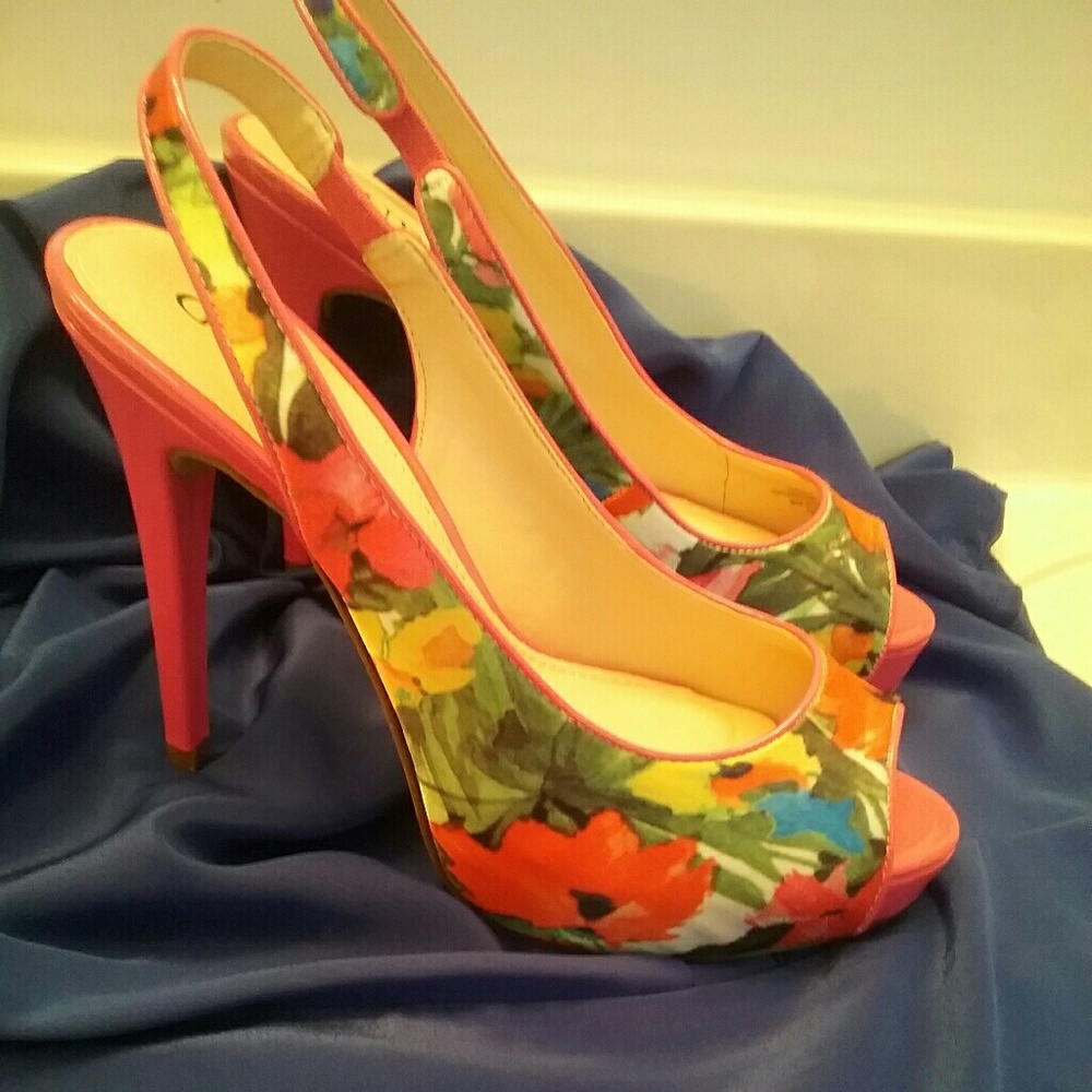 GUESS multicolor heels