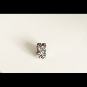 Pandora Lace Clip