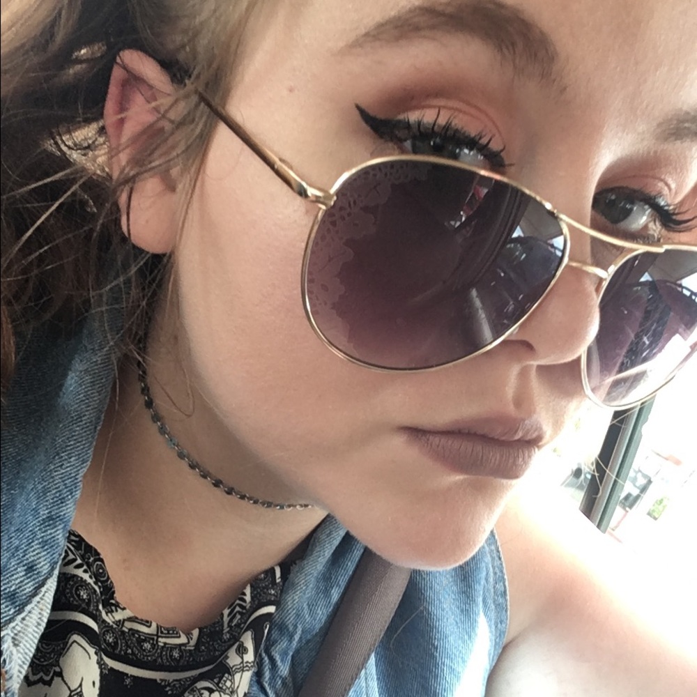 Meet your Posher, Abby