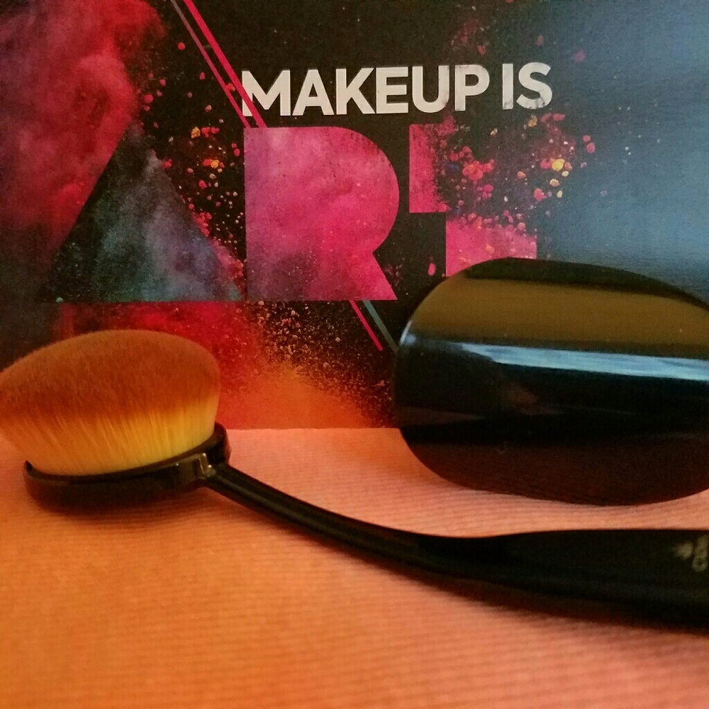 $24Contour brush $10