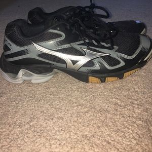 Women Mizuno volleyball shoe size 8.5 worn lightly