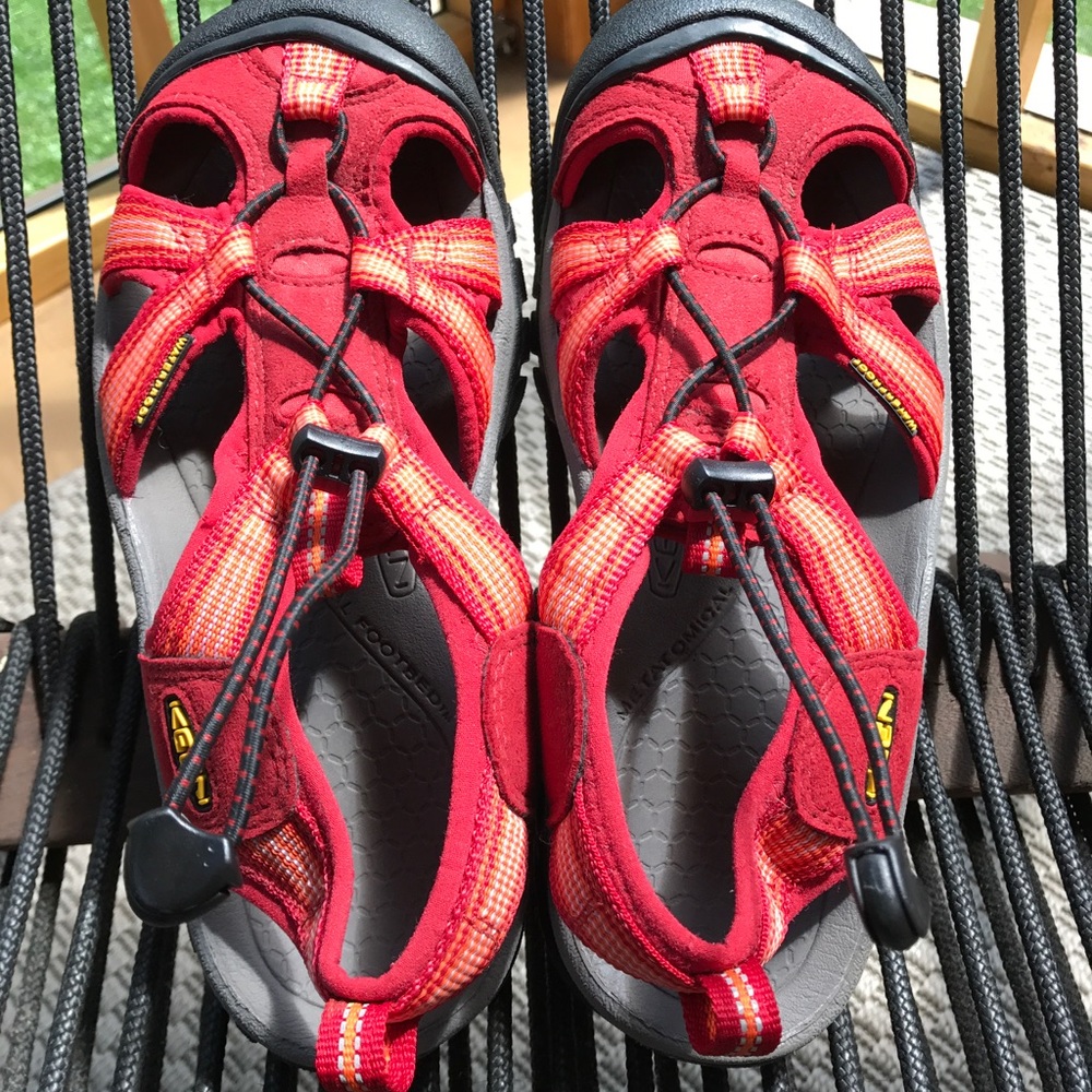 Women's size 8 Keens- EUC