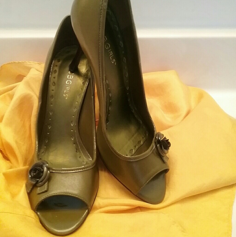 BCBG girls heels