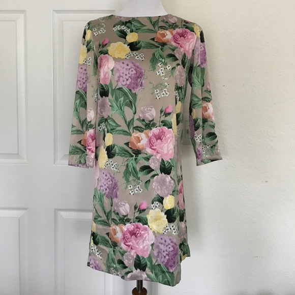 H&M Dresses & Skirts - Floral Shift Dress