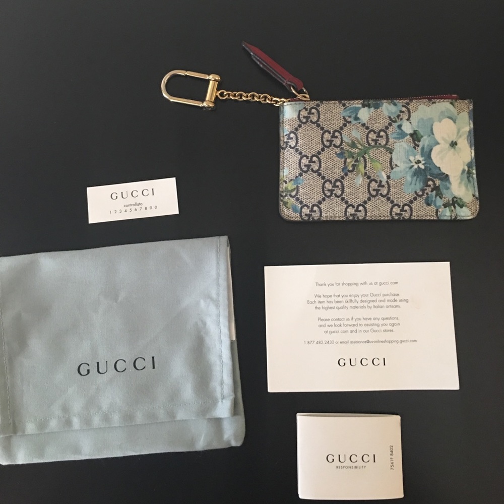 ‼️SOLD‼️💥GUCCI Blooms print pouch with key chain