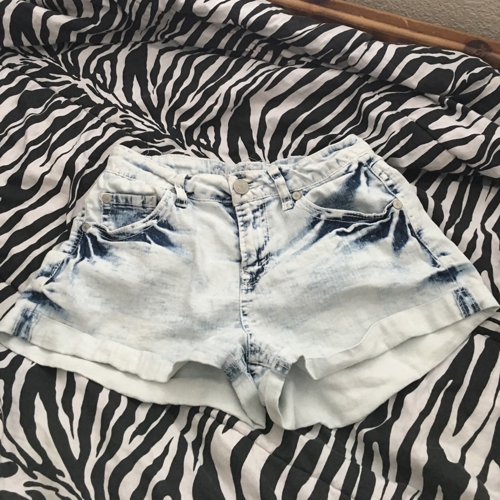 Acid washed high waisted shorts