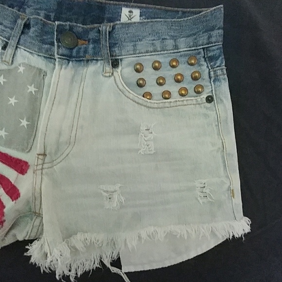 πStars & Stripes Distressed Jean Shorts sz 27/28 - Picture 4 of 5