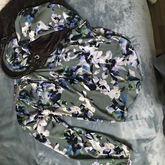 Simply Vera Vera Wang Tops - FREE W/$30 PurchaseBEAUTIFUL floral shirt