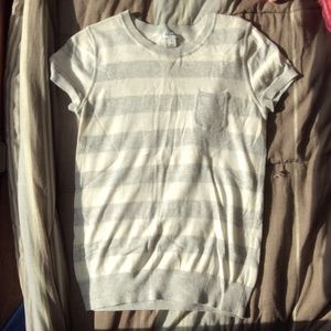 🙋🏽White and silver striped Old Navy tee🙋🏽