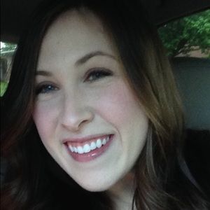 Meet your Posher, Caitlin