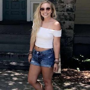 Meet your Posher, Chelsie