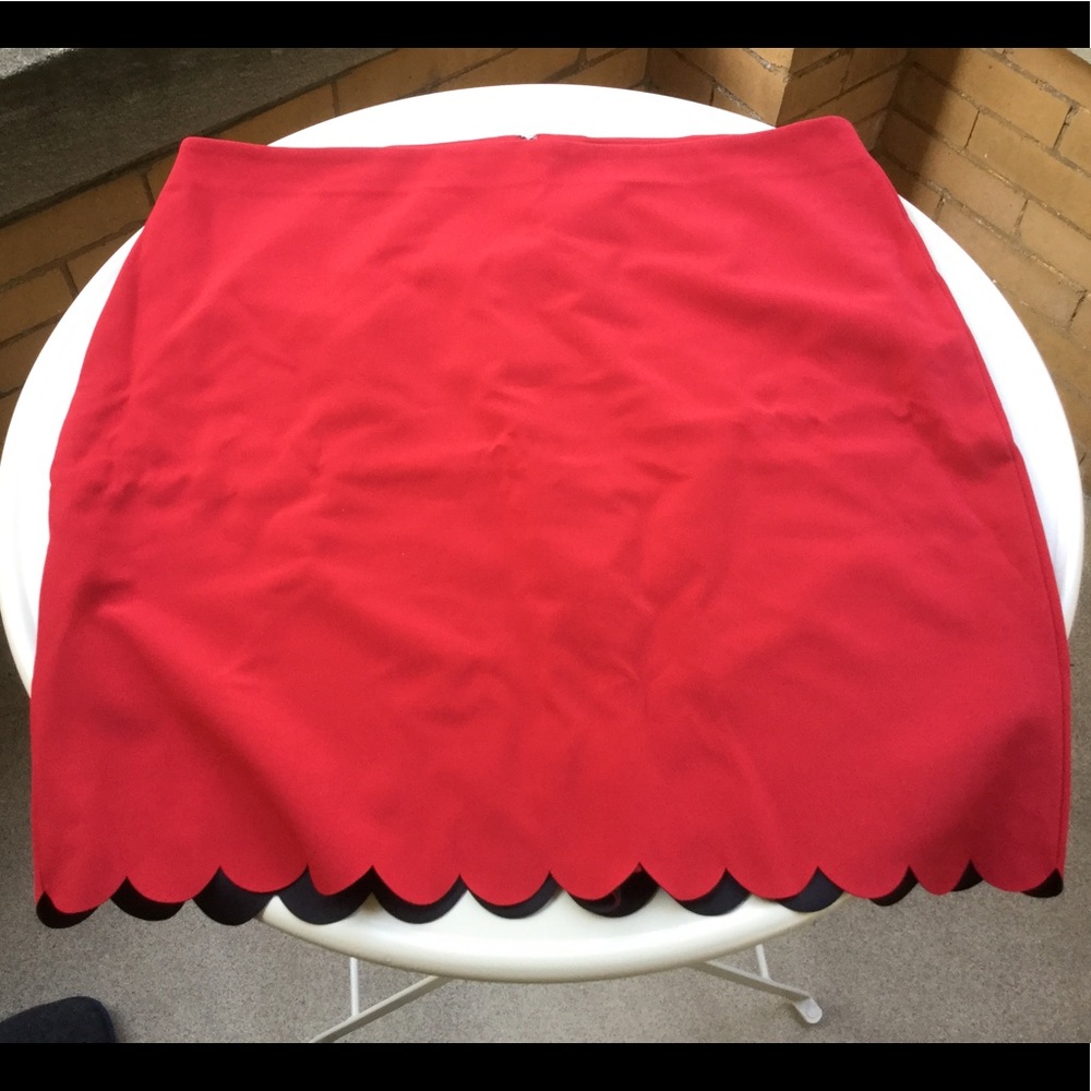 NWT - Banana Republic red bonded scalloped skirt