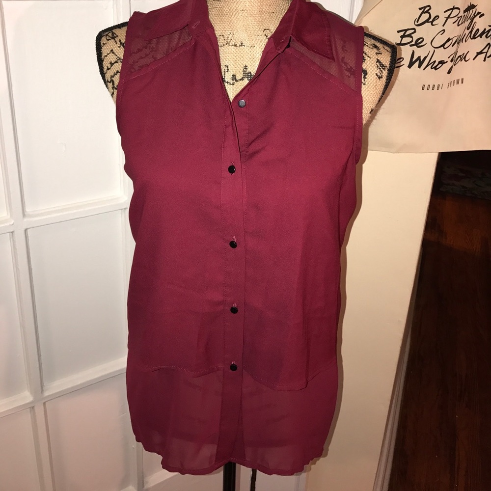 ✨ Pretty Button Down Top ✨ - Picture 2 of 5
