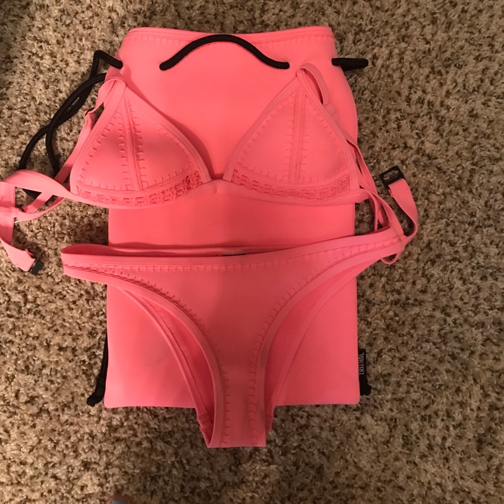 Triangl bikini with matching drawstring bag (pink)