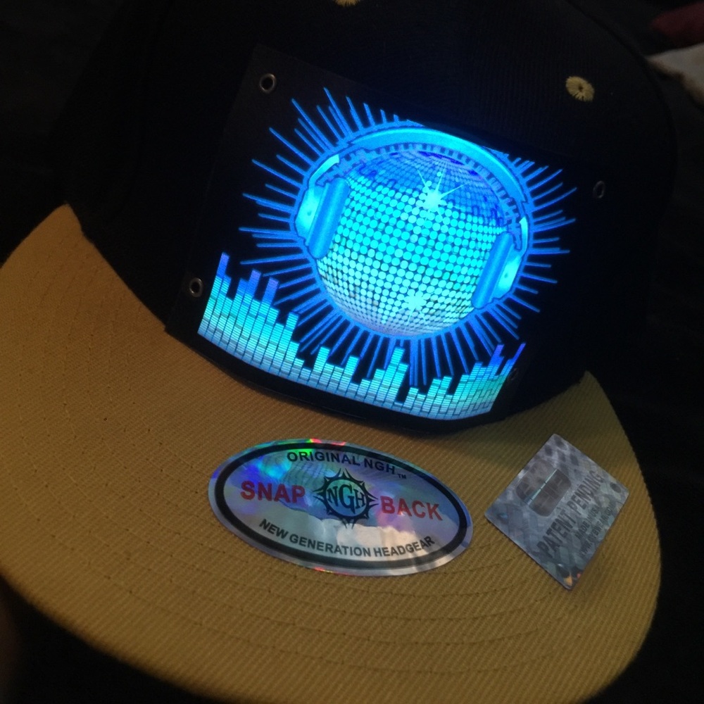 Light up hat. - Picture 2 of 3