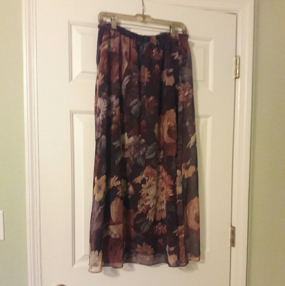 Long skirt with lining