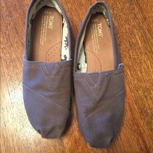 Gray Toms
