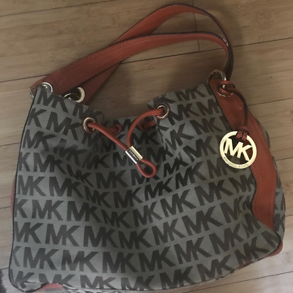 🔥🔥 SALE 🔥🔥Authentic Michael Kors Handbag