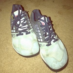 Reebok CROSSFIT barely worn 💙