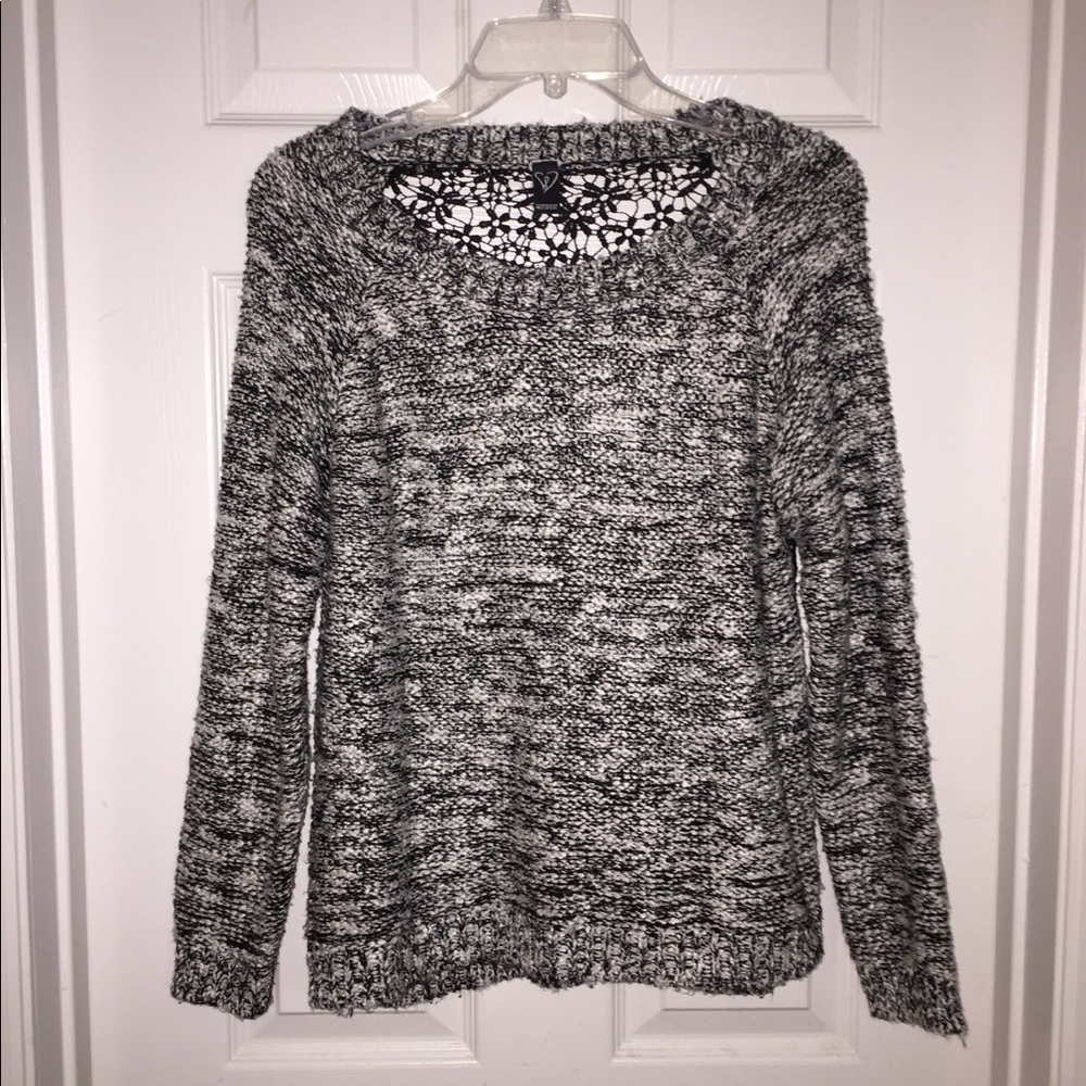 Static sweater