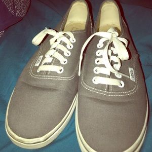 Worn twice women’s grey vans! 🖤