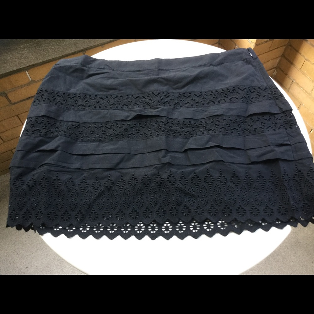 NWT - GAP Eyelet Mini Skirt, black