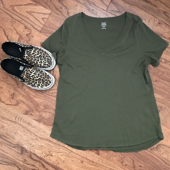Old Navy Tops - ✨Worn Once✨ Old Navy army green tee