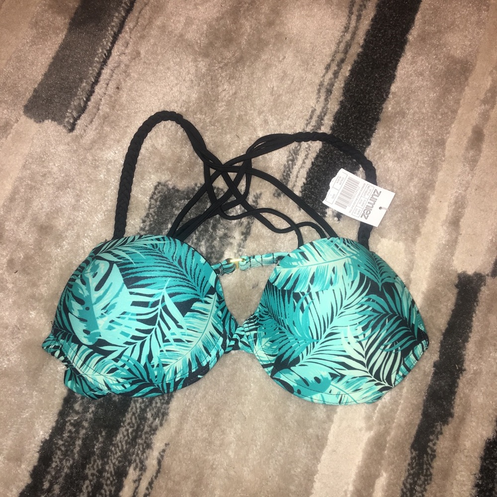 Brand new Zumiez swim top