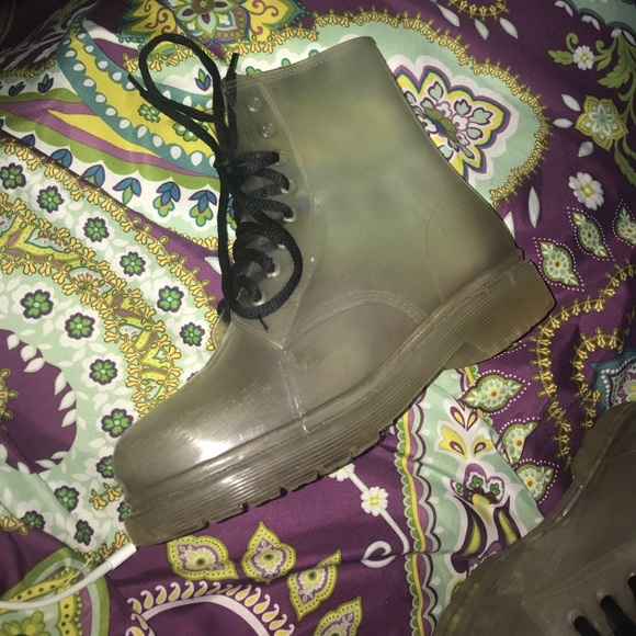 Clear rain boots// children's or women's - Picture 3 of 4