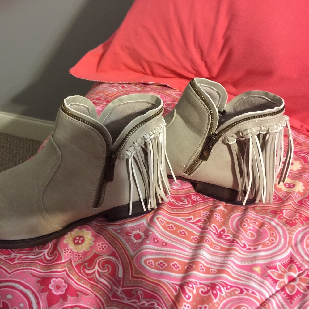 Booties - Picture 3 of 4