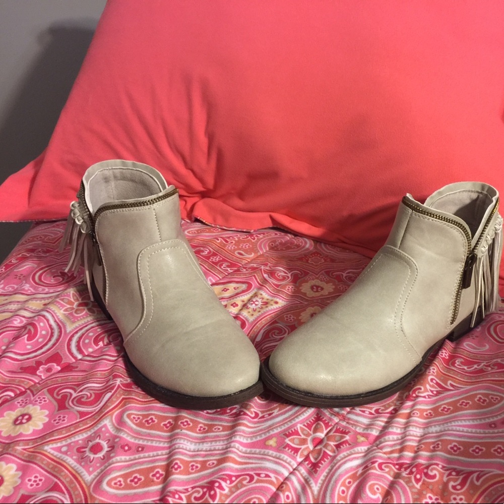 Booties - Picture 4 of 4