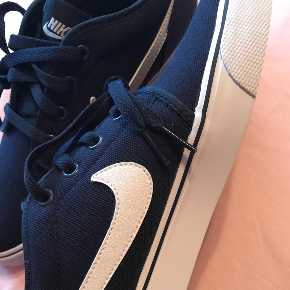 Nike Men's Navy Blue Sneakers