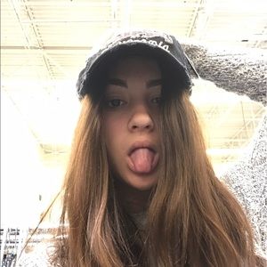 Meet your Posher, Shaylli