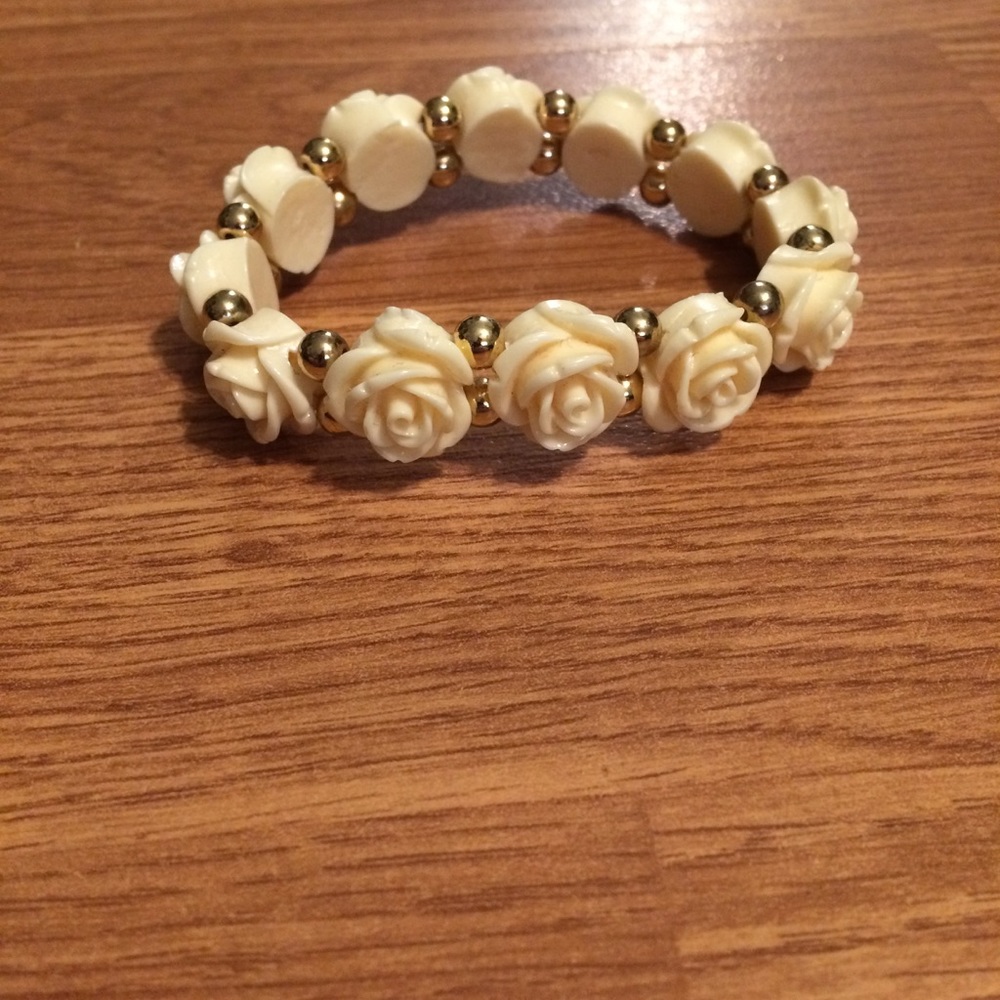 🌺Maurice's Cream Flower Bead Bracelet🌺