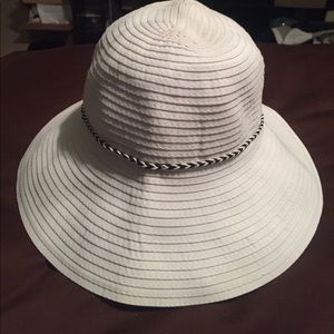 Coolibar SPF bucket hat