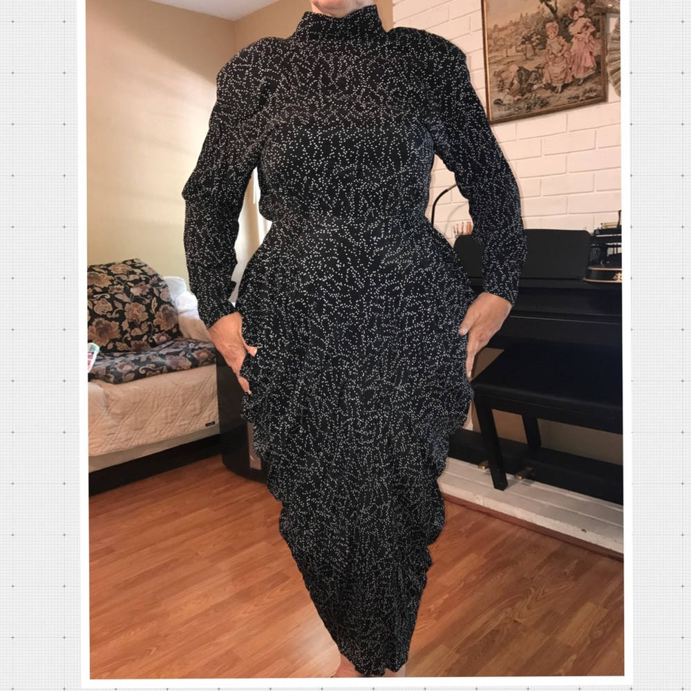 FULL LENGTH POLKA DOT DRESS SIZE 8 pleated sides