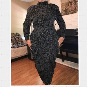 FULL LENGTH POLKA DOT DRESS SIZE 8 pleated sides