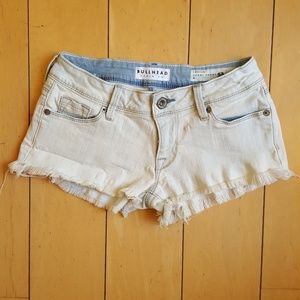 Bullhead Frayed Short Short. Light Denim. Size 0.