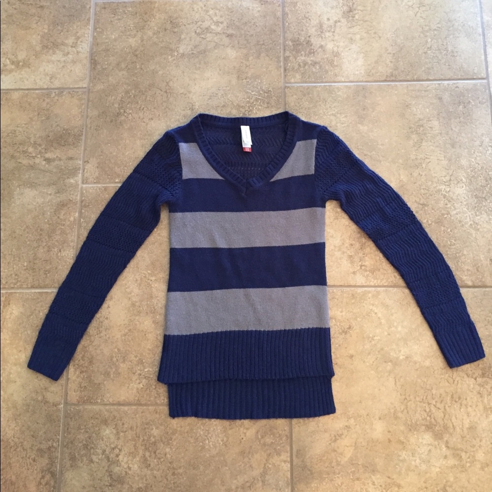 No Boundaries Sweater Small