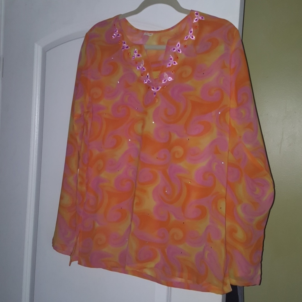 shirt says extra large but it was mine and I'm 6-8