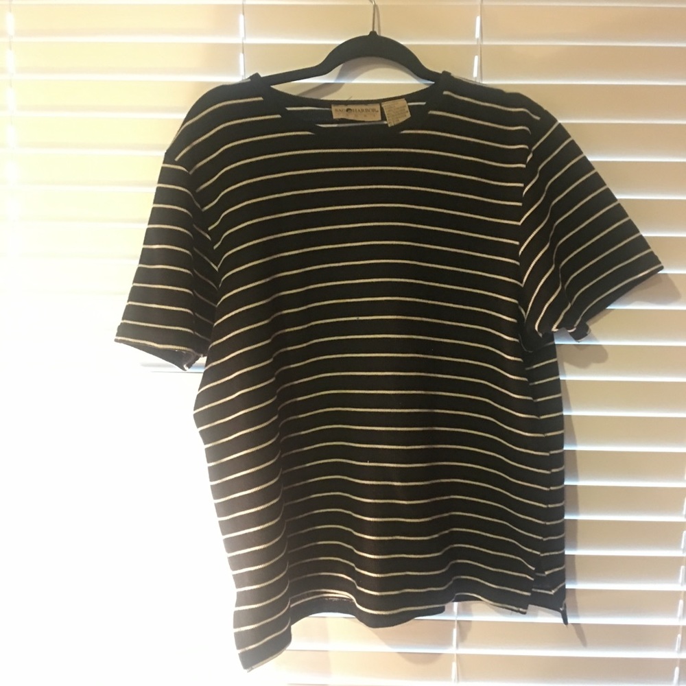 Black and white stripped t shirt.