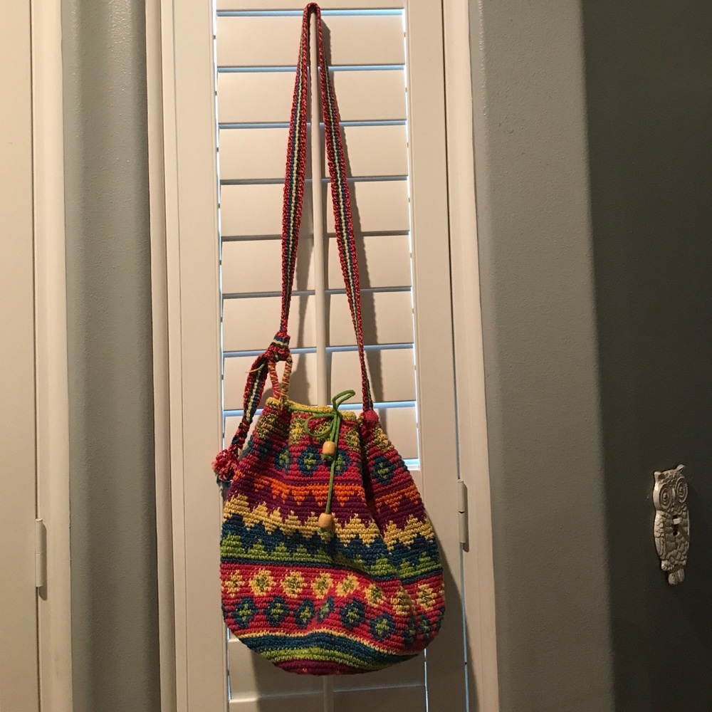 Colorful woven bucket bag