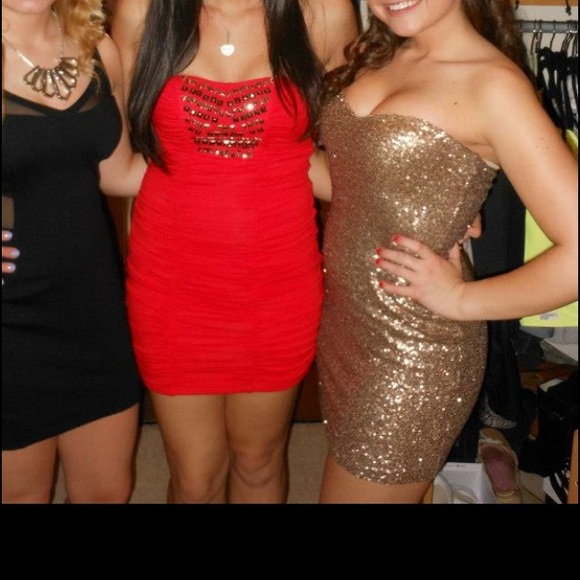 Tobi Dresses & Skirts - Perfect for NYE -Tobi strapless gold sequin dress!