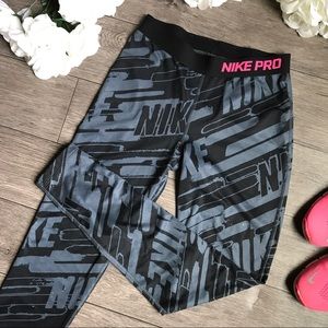 Nike Pro Leggings 🎀 Girls XL fits like Women S/M