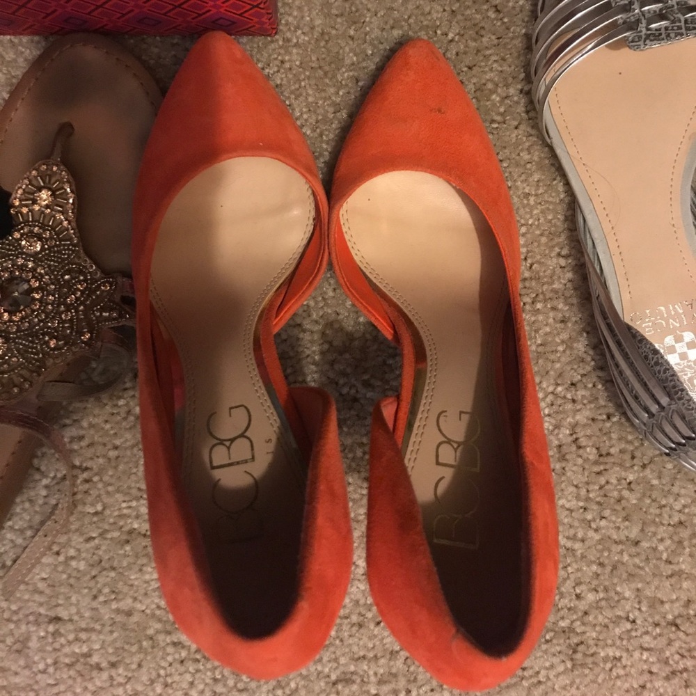 BCBG SUEDE ORANGE HEELS!!