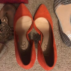BCBG SUEDE ORANGE HEELS!!