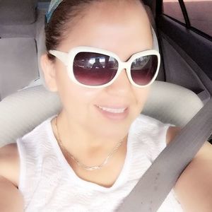 Meet your Posher, Adriana