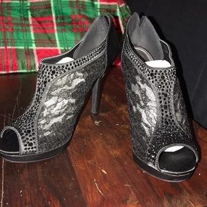 Motivated to Sell - Black Peep Toe Heels