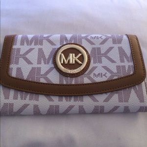 Michael kors wallet