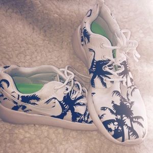 Nike shoes/PRICE IS NEGOTIABLE 💕